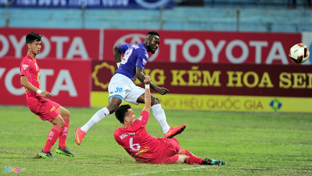 HAGL hành quân đến thủ đô với hy vọng giành những điểm số đầu tiên của V.League 2017. Nhưng Samson với cú sút quyết đoán ngay phút thứ 9 đã sớm nhấn chìm đội khách.