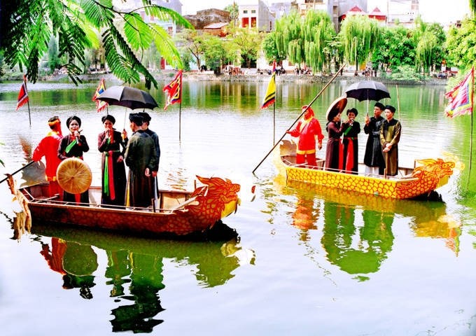 Bắc Ninh (822,7 km2): là tỉnh thành có diện tích nhỏ nhất cả nước. Vùng đất này là vương quốc của lễ hội, chủ nhân của tranh Đông Hồ, đồng thời là trung tâm công nghiệp điện tử của cả nước... Dân ca Quan họ là di sản văn hóa nghệ thuật dân gian độc đáo của Bắc Ninh, đỉnh cao của thi ca và âm nhạc dân tộc, đồng thời thể hiện triết lý nhân sinh của dân tộc và nhân loại.