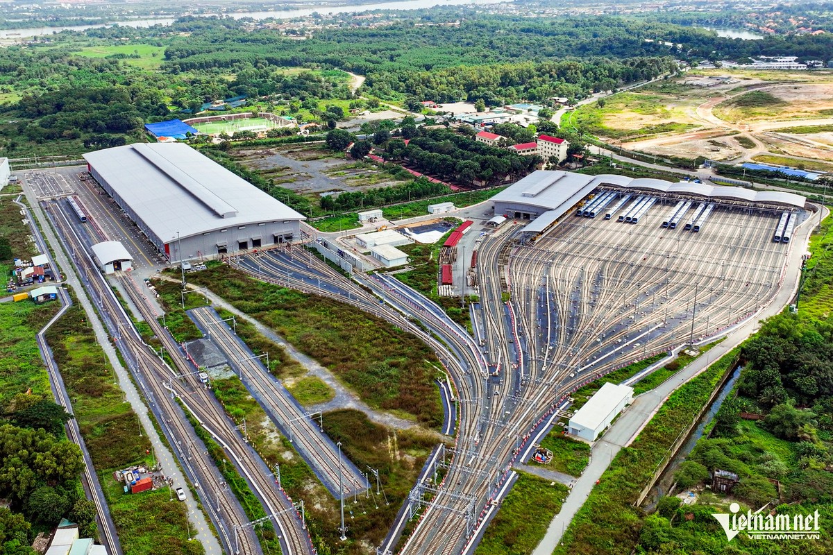 Depot Long Bình của tuyến metro số 1 Bến Thành - Suối Tiên được đặt tại phường Long Bình, TP Thủ Đức là trung tâm điều khiển, bảo dưỡng và sửa chữa tàu lớn nhất TPHCM.