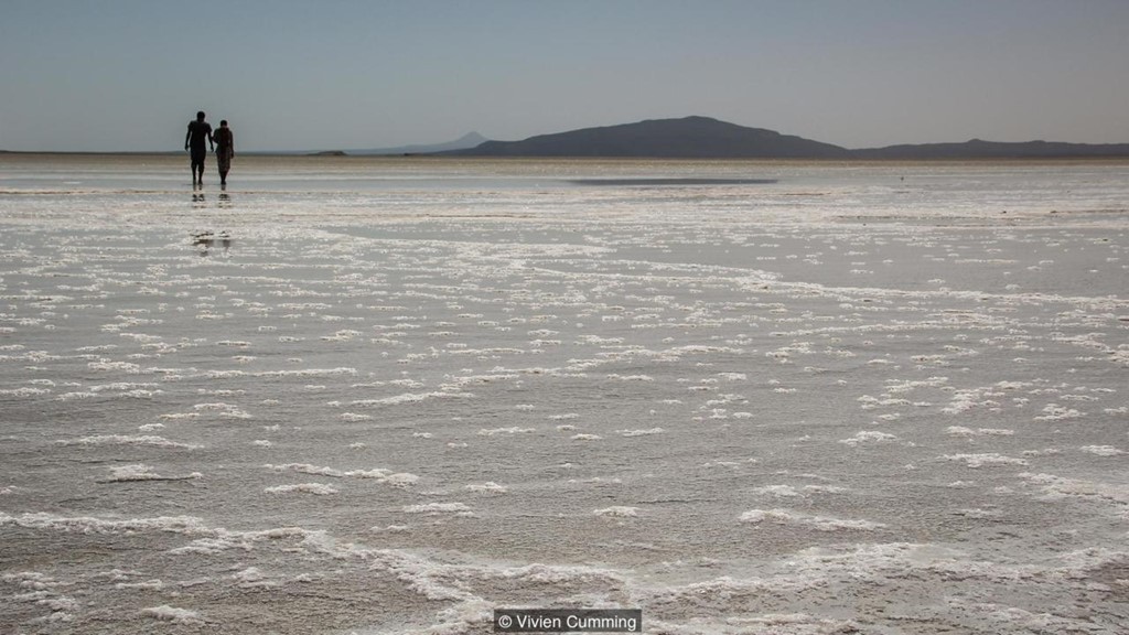 Vùng lõm Danakil (Danakil Depression) ở sa mạc Danakil thuộc Ethiopia, châu Phi, là một trong những  vùng đất nóng nhất, khô nhất và thấp nhất trên trái đất. Nằm ở vùng Afar thuộc đông bắc Ethiopia, gần biên giới Eritrea, điều kiện khí hậu ở đây chỉ có thể được miêu tả bằng từ khắc nghiệt.