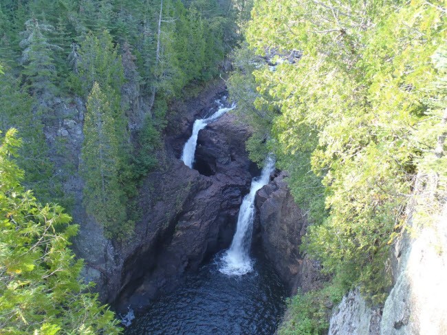 Chiếc ấm của quỷ dữ (Devil's Kettle), hay còn gọi là thác nước quỷ dữ, là một thác nước bí ẩn nằm trên hệ thống sông Brule chảy qua vườn quốc gia Judge C. R. Magney ở bang Minnesota, Mỹ.