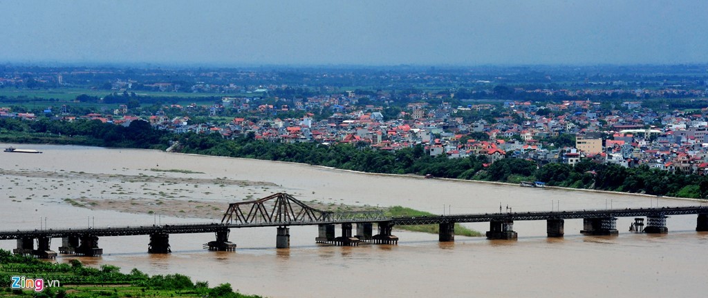  Cầu Long Biên, Hà Nội: Đây là  cây cầu thép đầu tiên bắc qua sông Hồng, do công ty Daydé &amp; Pillé của Pháp khởi công xây dựng từ năm 1899 và hoàn thiện năm 1902. Ảnh: Hoàng Hà - Tuấn Mark.