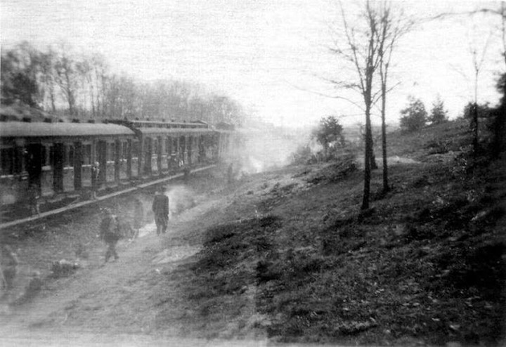 "Chuyến tàu tử thần" là chuyến tàu rời ga Weimar ngày 8/4/1945 để đưa các tù nhân  người Do Thái trong trại tập trung Buchenwald tới trại Dachau.