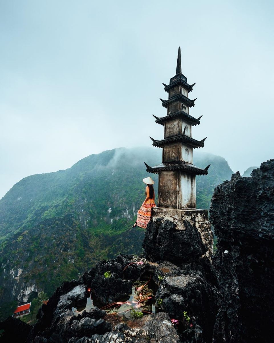  Khu du lịch Hang Múa, Ninh Bình: Nổi lên những năm gần đây, Hang Múa được mệnh danh là phiên bản " Vạn Lý Trường Thành Việt Nam" hoàn hảo nhất