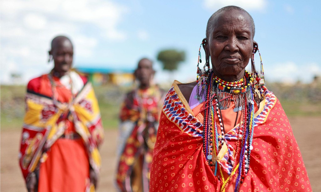 Kenya là quốc gia có nhiều bộ tộc khác nhau. Trong đó, Maasai là một trong những  bộ tộc nổi tiếng bởi nét văn hóa độc đáo từ phong tục, cách ăn mặc đến sinh hoạt hàng ngày. Họ sống bán du mục trên những vùng đồng cỏ rộng lớn quanh thung lũng Great Rift, một trong những điểm đến hấp dẫn bậc nhất vùng Đông Phi. Ảnh: Benchafrica.