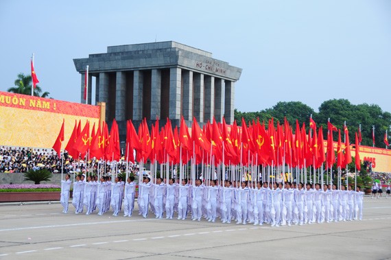 Sau thành công của Cách mạng Tháng Tám, ngày 2/9/1945, Chủ tịch Hồ Chí Minh đã đọc bản Tuyên ngôn Độc lập, khai sinh ra nhà nước Việt Nam Dân chủ Cộng hòa, mở ra một kỷ nguyên mới, lần đầu tiên người dân Việt Nam có quyền ngẩng cao đầu, tự hào mình đã trở thành công dân của một nước tự do và độc lập. Với sự độc lập của Việt Nam, nhiều dân tộc bị áp bức trên thế giới đã nhìn thấy con đường mà dân tộc mình có thể lựa chọn trong sự nghiệp đấu tranh giải phóng dân tộc.