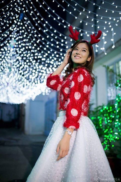 Chào đón Giáng Sinh 2014, hot girl Hoàng Yến Chibi giới thiệu tới các fan những tấm ảnh long lanh trong trang phục ấm áp, rực rỡ màu sắc. Ngoài ra cô diễn viên, ca sĩ này còn lên kế hoạch chuẩn bị một clip cover siêu đáng yêu khác.