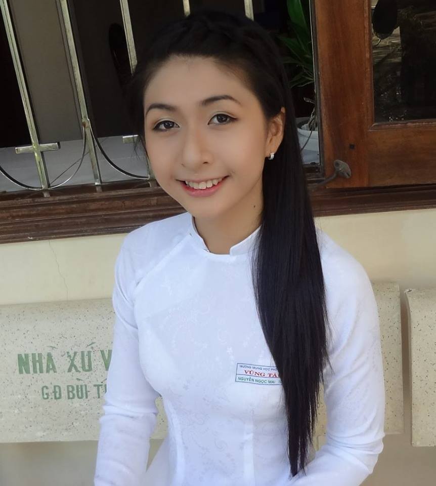 Cô gái xinh đẹp trong ảnh là Nguyễn Ngọc Mai, sinh năm 1997, hiện là học sinh trường THPT Vũng Tàu. Ngắm nhìn Ngọc Mai, ít ai ngờ cô bạn lại là một  kiều nữ Vovinam giỏi võ, một vận động viên có nhiều thành tích ấn tượng.