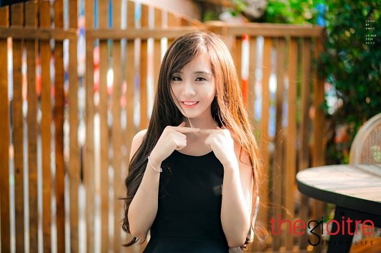 Nguyễn Ngọc Ý Như (sinh năm 1996) tại Hà Nội, hiện đang theo học và làm việc ở TP Nha Trang (Khánh Hòa). Đây là cô nàng khá đa-zi-năng. Ý Như đang theo học ở hai trường: Nghệ thuật múa ballet tại ĐH Khánh Hòa và ngành Ngôn ngữ tiếng Anh tại ĐH Thái Bình Dương.