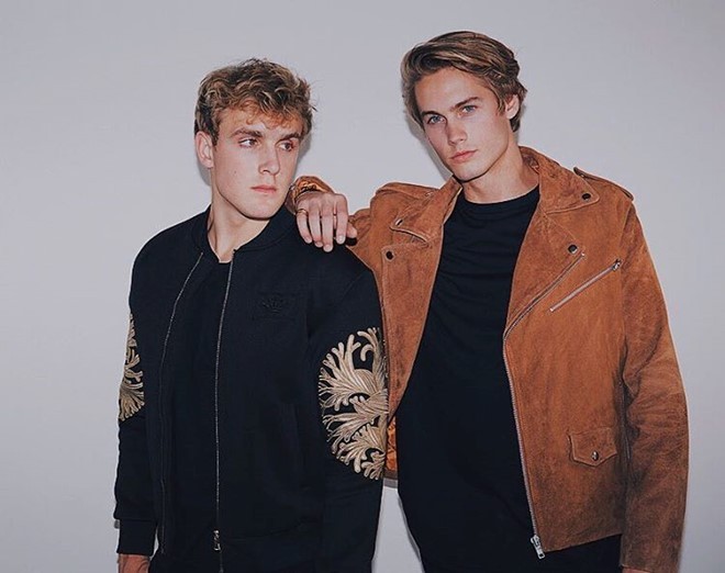 Neels Visser (bên phải) và Jake Paul đều là những  anh chàng nổi tiếng đẹp trai trong giới hot teen thế giới. Jake từng tham gia một vài serie phim của Disney Chanel, Neels là DJ khá nổi trên mạng xã hội. Cùng nhau làm nhiều video về chủ đề tình bạn, tình yêu, cuộc sống, hai anh chàng này trở nên nổi tiếng vì những vlog hài hước, khác lạ, đậm chất "chiến hữu" như: Sự khác nhau giữa bạn và bạn thân, Khi cùng bạn thân nghe nhạc, Cùng bạn thân làm việc nhà, Mong muốn và sự thật, Con gái thật sự muốn gì...