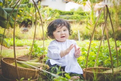 Hóa thân thành nhiều hình tượng dễ thương như công chúa, nàng tiên cá… Trần Khánh My (biệt danh Mimi, sinh tháng 6/2015, TP.HCM) là em bé được cộng đồng mạng đặc biệt yêu mến.