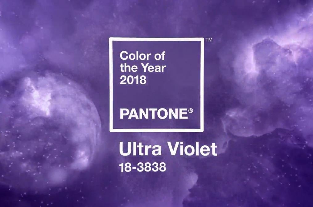 Viện Màu sắc Pantone vừa công bố ultra violet ( tím đậm) là tông màu của năm 2018. Điều đó đồng nghĩa nó sẽ là màu chủ đạo trong các thiết kế thời trang, nội thất... Pantone miêu tả tím tượng trưng cho sự lạc quan, sự quyền lực. Nó cũng truyền tải thông điệp độc đáo, hướng về tương lai.