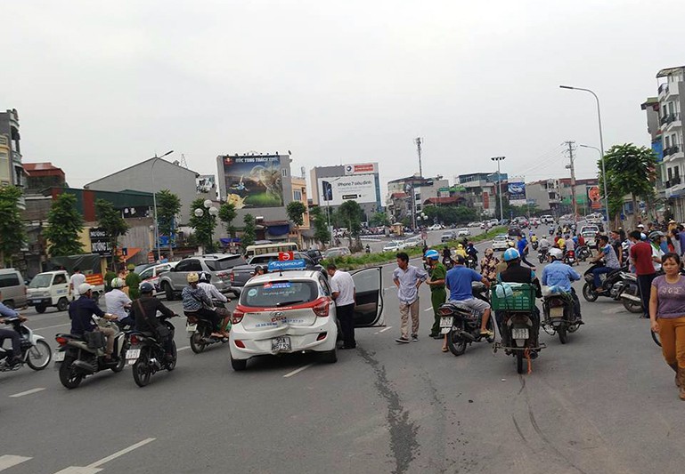 Thông tin ban đầu về vụ tai nạn giao thông ô tô  đâm liên hoàn khiến ít nhất hai người nhập viện xảy ra vào khoảng 15h ngày 13/6, trên đường Trần Khát Chân (quận Hai Bà Trưng, TP Hà Nội).