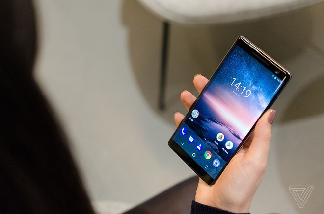 Tại MWC 2018, HMD Global đã mang đến mẫu di động mang tên  Nokia 8 Sirocco, như một cách tiếp cận mới mẻ của hãng ở nhóm cao cấp.