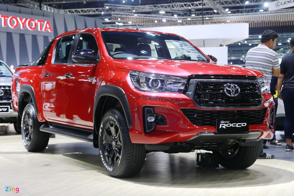 Tại Thái Lan,  Toyota Hilux đã bước sang đời mới 2018 kể từ tháng 11/2017 mang tên riêng "Toyota Hilux Revo", nhằm phân biệt với các thị trường khác. Là bản nâng cấp facelift giữa vòng đời của Hilux thế hệ thứ 8 nên xe có diện mạo khác biệt đáng kể, nhất là ở phần đầu xe, vốn lấy cảm hứng từ mẫu Tacoma ở Mỹ.