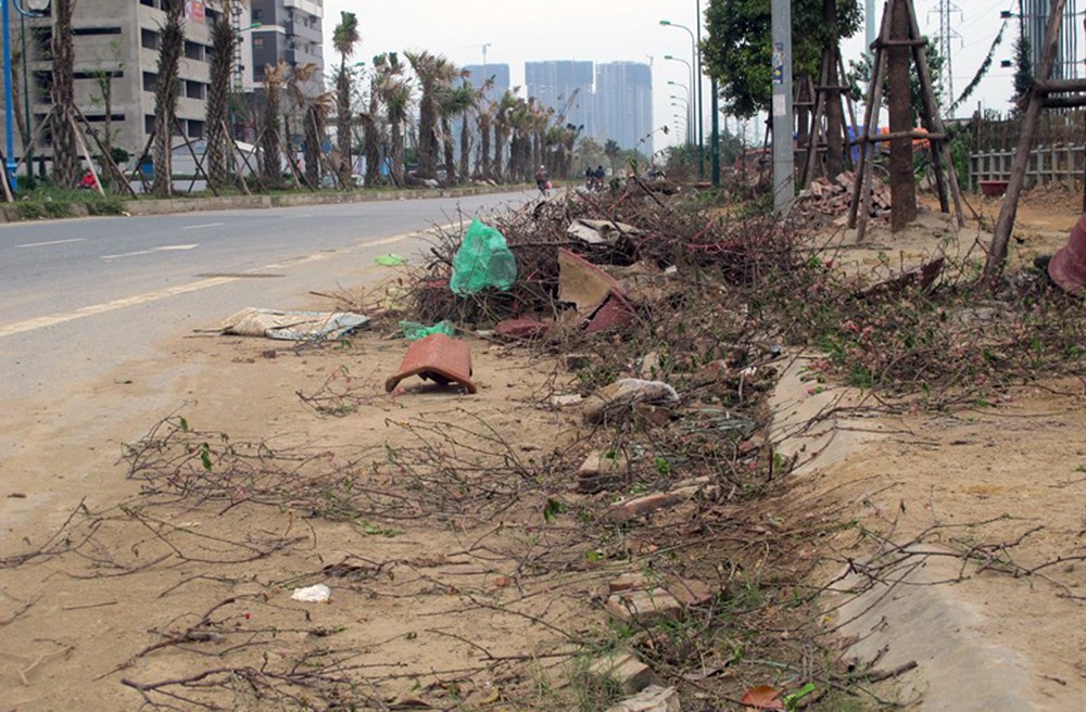 Tuyến đường dài khoảng 2,6 km, nằm ở ranh giới phía Bắc của dự án Khu đô thị Nam Thăng Long thuộc địa bàn phường Phú Thượng (quận Tây Hồ, TP Hà Nội), là tuyến trọng điểm của quận Tây Hồ nối hai đường vành đai 2 và 3 đi qua nhiều khu đô thị hiện đại, với điểm đầu từ cầu Nhật Tân (phường Phú Thượng - Tây Hồ); điểm cuối nối với nút giao cầu Thăng Long (xã Đông Ngạc - Từ Liêm).