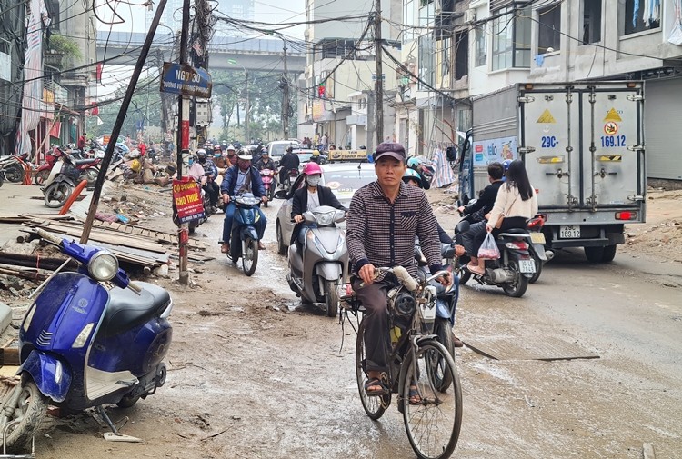 Dự án cải tạo, mở rộng tuyến phố Vũ Trọng Phụng (quận Thanh Xuân, TP Hà Nội) dài 434m, mặt cắt ngang 20 mét, điểm đầu tuyến giao với đường Nguyễn Huy Tưởng, điểm cuối tuyến giao với đường Nguyễn Trãi.