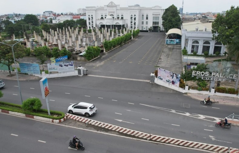 Dự án khu phức hợp thương mại, dịch vụ và căn hộ cao cấp tại đường Đồng Khởi, phường Tân Tiến (TP Biên Hòa, tỉnh Đồng Nai) do CTCP Xây dựng dân dụng công nghiệp số 1 Đồng Nai làm chủ đầu tư với số vốn khoảng 679 tỷ đồng, thời gian thực hiện từ năm 2016-2022. (Ảnh: PLO).