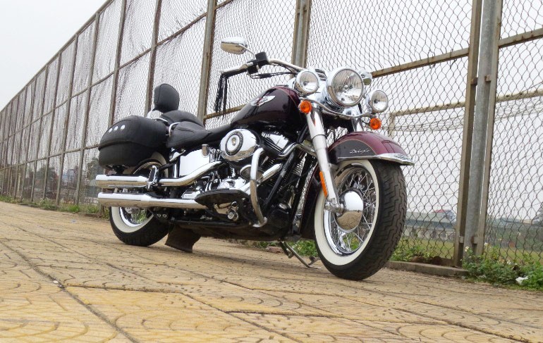 Softail 2014 Deluxe được anh Lâm Cát Bụi, một người đam mê xế nổ tại Hà Nội mua chính hãng tại showroom Harley-Davidson vừa mở cửa ở TP.HCM.