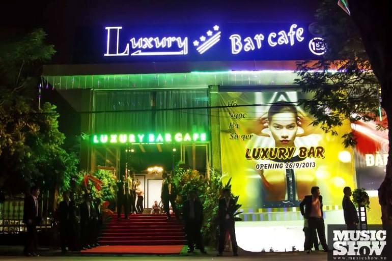 Nằm tại 153 đường Yên Phụ, Tây Hồ, Hà Nội, Luxury Club là một trong những quán bar nức tiếng Hà thành.