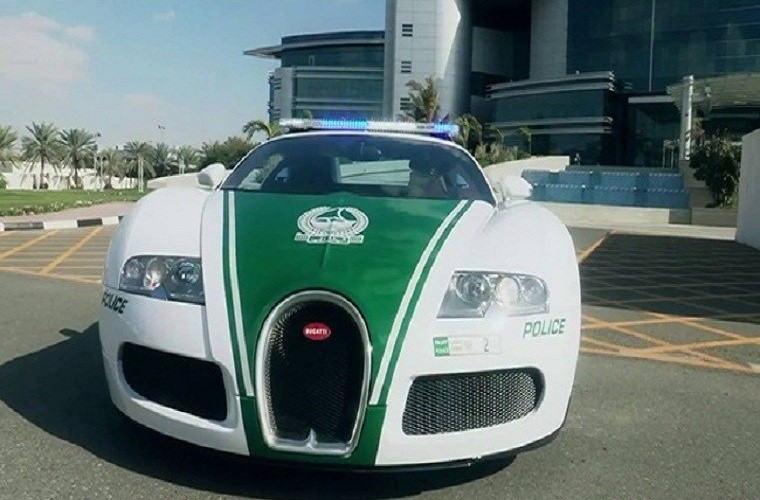 Siêu xe mới nhất được vinh dự khoác lên mình màu áo của cảnh sát dubai là chiếc Bugatti Veyron trang bị động cơ W16 8.0 lít, công suất 1.001 mã lực và mô men xoắn cực đại 1.250 Nm. Đây được đánh giá là chiếc xe tốt nhất nhằm hỗ trợ khả năng truy quét tội phạm của cảnh sát thành phố. Ngoài ra cảnh sát Dubai còn sở hữu nhiều xe khủng khác như Ferrari FF, Lamborghini...