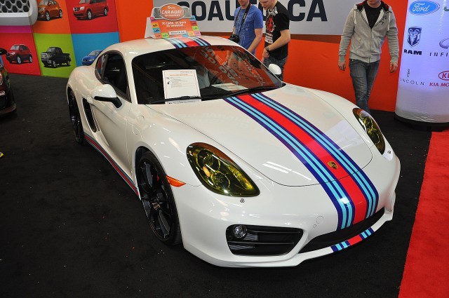 Chiếc Porsche Cayman xuất hiện tại triển lãm Edmonton Motor Show 2014 tổ chức tại Canada.