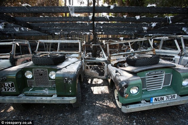 Trung tâm phân phối Land Rover tại Huddersfield là nơi phân phối và phục hồi các dòng xe Land Rover cổ lớn nhất nước Anh. Bãi chứa xe của hãng có tới hàng trăm chiếc xe cổ đang chờ được bán ra thị trường.