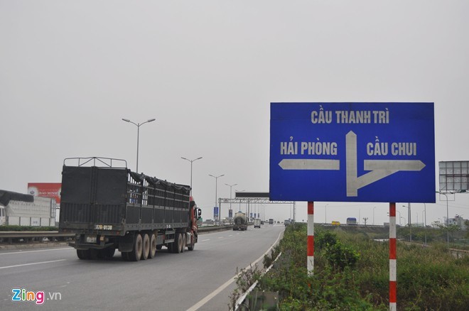 Trên cao tốc Hà Nội - Bắc Giang (quốc lộ 1B), đoạn nối cầu Thanh Trì với QL5, tình trạng lòng đường xuất hiện những rãnh sâu như ruộng bậc thang ngày càng nghiêm trọng. Có đoạn kéo dài nhiều km, ảnh hưởng tới các phương tiện lưu thông.