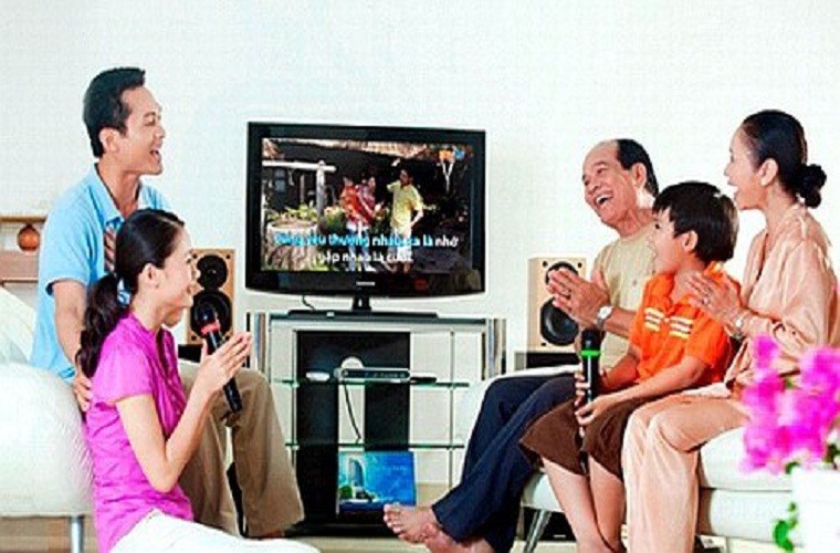 Xu hướng giải trí karaoke gia đình ngày càng phổ biến, bạn có thể ở nhà, sử dụng các thiết bị thu/ phát thông minh dùng hệ điều hành Android, cập nhật các ca khúc mới qua wifi và dùng điện thoại thông minh, máy tính bảng (cài đặt ứng dụng) chọn bài và điều khiển các tính năng khác của đầu karaoke.