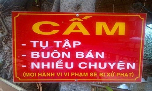 Một tấm biển thông báo với nội dung "cấm nhiều chuyện" thuộc hàng độc lạ ở Việt Nam.