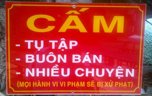 "Cấm nhiều chuyện" - một tấm  biển cấm độc lạ trên đường phố Việt.