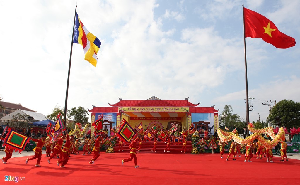 Sáng 6/2 (mùng 10 tháng Giêng), lễ khai hội xuân Yên Tử năm 2017 long trọng tổ chức tại chùa Trình (Uông Bí, Quảng Ninh).