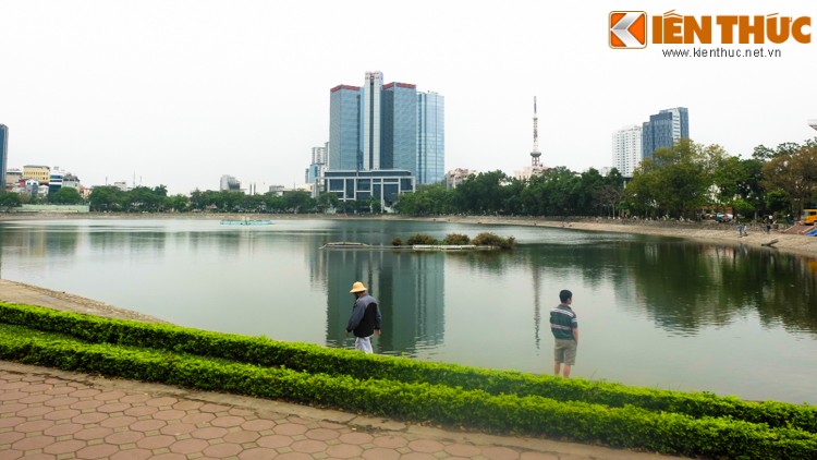 Mới đây, tại hội thảo khoa học về cải tạo chung cư cũ Hà Nội, đại diện Công ty Cổ phần Đầu tư và Phát triển đô thị Việt Hưng để xuất UBND Hà Nội cho phép  lấp 1ha hồ Thành Công để lấy đất xây nhà tái định cư, cho các hộ dân có chung cư thuộc diện cải tạo đang sống tại khu Thành Công. Đề xuất này nhanh chóng gây "bão" dư luận. Rất nhiều ý kiến trái chiều của các chuyên gia, nhà quy hoạch và của chính người dân về vấn đề này làm "nóng" các mặt báo, diễn đàn.