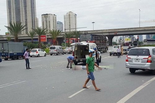 Vụ  tai nạn giao thông xảy ra hôm 16/6 đã khiến một cô gái trẻ tử vong. Thông tin cho hay, khoảng 11h, trên Đại lộ Thăng Long (Hà Nội), cô gái tên tên Ng. (SN 1994, quê ở Hoằng Hóa, Thanh Hóa) đang điều khiển xe đạp điện di chuyển thì va chạm với xe bồn mang BKS 34C - 168.15.