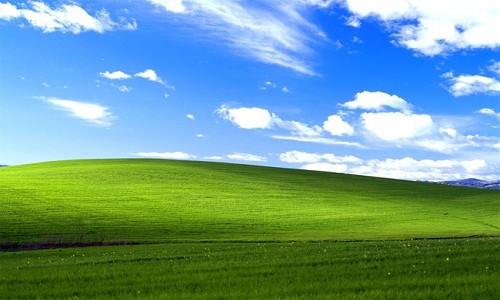 Bức  hình nền máy tính huyền thoại mặc định trong Windows XP có tên gọi Bliss. Ảnh: Wiki.