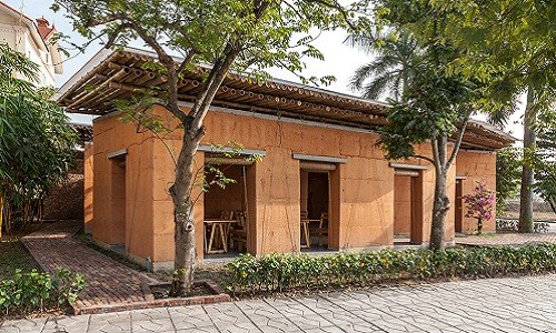 Ngày 11/4, tổ chức Architizer đã công bố danh sách những công trình chiến thắng giải thưởng kiến trúc A+ năm 2017. Đại diện của Việt Nam H&amp;P Architects xuất sắc giành chiến thắng với không gian thân thiện  nhà đất mái tre ở Quảng Ninh. Ảnh: Designboom.