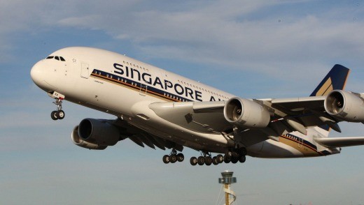 Siêu máy bay  Airbus A380 đang phải đối mặt trước nguy cơ bị tháo dỡ nếu không tìm được người thuê trong thời gian tới. Cụ thể, hãng sẽ nhận lại 4 chiếc A380 từ Singapore Airlines từ tháng 10 năm nay do kết thúc hợp đồng thuê 10 năm. Ảnh: Traveller.