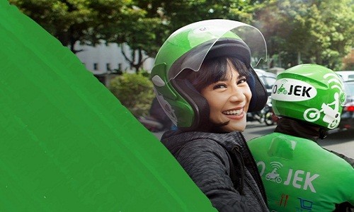 Theo nguồn tin mới nhất trên Bloomberg, hãng  xe ôm công nghệ Go-Jek của Indonesia đang muốn mở rộng dịch vụ tới 3-4 nước Đông Nam Á để cạnh tranh với Uber và Grab. Dù chưa tiết lộ chính xác nhưng nhiều khả năng, Việt Nam sẽ là mục tiêu hướng đến của Go-Jek. Ảnh: Go-Jek.