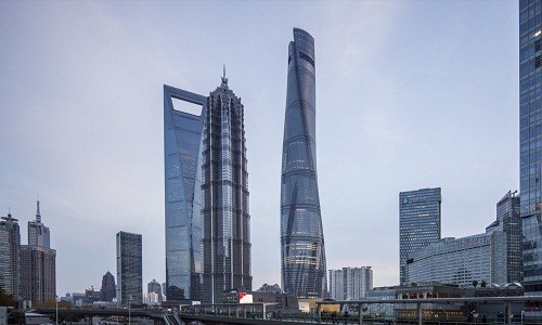 Sau hai năm trì hoãn do các quy định phòng cháy chữa cháy, tòa nhà cao nhất Trung Quốc  Shanghai Tower đã chính thức đi vào hoạt động.