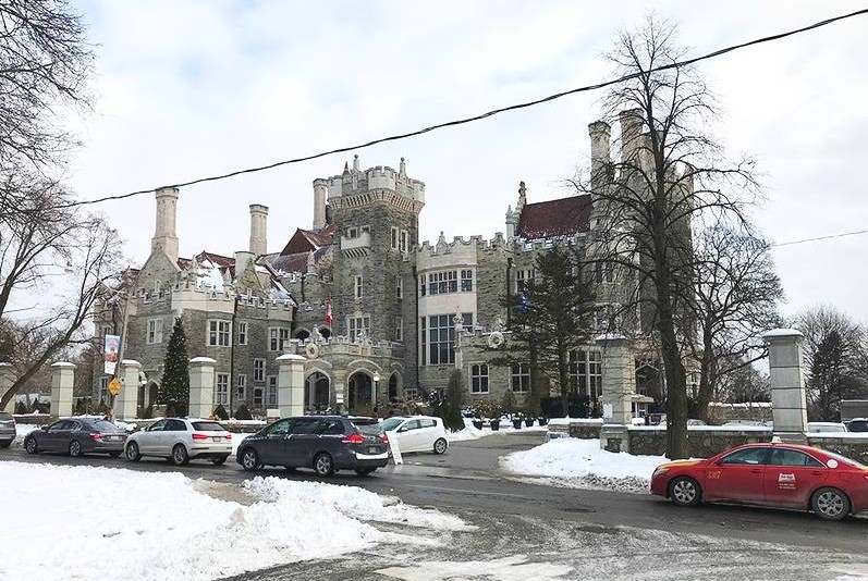  Lâu đài Casa Loma trên đỉnh đồi ở thành phố Toronto, Canada là một trong những danh thắng lịch sử nổi tiếng của quốc gia này.