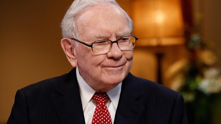 Mặc dù là một trong những  tỷ phú hàng đầu thế giới nhưng nhà đầu tư huyền thoại Warren Buffett chỉ nhận một mức lương thấp đến khó tin trong nhiều thập kỷ qua. Ảnh: CNBC.