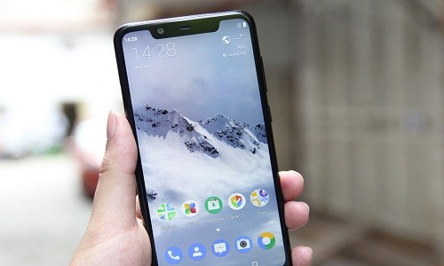 Chỉ sau vài ngày ra mắt tại Trung Quốc,  Nokia X5 đã được mang về Việt Nam dưới dạng xách tay. Đây là mẫu di động phổ thông của HMD Global, thừa hưởng những yếu tố đang ăn khách như màn hình notch giống iPhone X, camera kép đặt dọc...