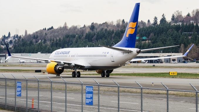 Phi cơ Boeing 737 Max 8 đang trở thành tâm điểm chú ý của dư luận toàn cầu khi hai thảm họa  máy bay liên tiếp xảy ra trong 4 tháng ở Indonesia và Ethiopia. Ảnh: Iceland Naturally.