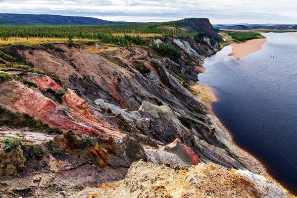 Được phát hiện từ những năm 1970,  mỏ kim cương khổng lồ Popigaï ở vùng hoang vu thuộc Siberia được cho là có trữ lượng đủ cả thế giới dùng trong 3.000 năm tới.