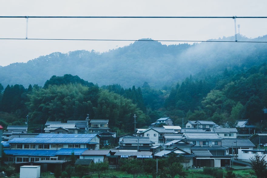 Giữa phố thị Kyoto sầm uất nhất nhì Nhật Bản, vẫn tồn tại một số ít những gia đình kiên trì bám trụ với nghề thủ công qua hàng thế kỷ.