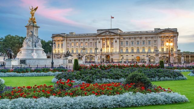  Cung điện Buckingham (Thủ đô London, Anh) được xem là ngôi nhà đắt nhất châu Âu khi có giá 1,5 tỷ USD (tương đương hơn 35.000 tỷ đồng).