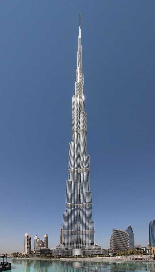 Burj Khalifa (Dubai) vẫn là  tòa nhà chọc trời cao nhất thế giới kể từ khi hoàn thành vào năm 2009 với chiều cao 829,8 mét. Cao ốc này bao gồm 163 tầng có chi phí xây dựng gần 20 tỷ USD.