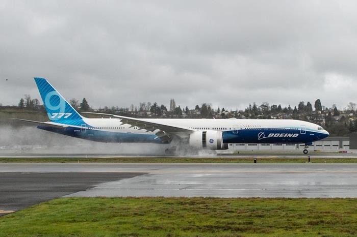  Boeing 777x là dòng máy bay mới của hãng, có khả năng chuyên chở 400 hành khách với hai hạng ghế.