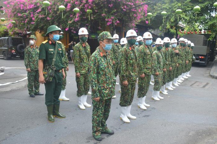 Ngày 2/8, lãnh đạo UBND TP Hội An, tỉnh Quảng Nam cho biết vào sáng cùng ngày, Tiểu đoàn 78 hóa học (Quân khu 5) và lực lượng tăng cường từ Tiểu đoàn 906 - Binh chủng Hóa học (Bộ Quốc phòng) phối hợp cùng lực lượng chức năng TP Hội An  phun hóa chất khử khuẩn toàn khu vực phố cổ Hội An và một số khu vực có nguy cơ cao về dịch Covid-19 khác trên địa bàn TP.