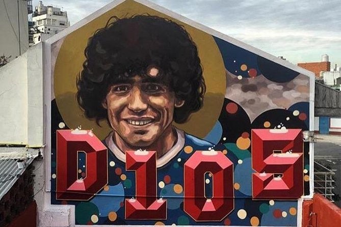 Trước khi trở thành danh thủ nổi tiếng,  Diego Maradona sống cùng gia đình trong căn nhà 2 tầng ở khu ổ chuột Villa Fiorito, ngoại ô Buenos Aires (Argentina).